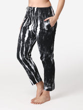 Load image into Gallery viewer, Abelino Women Printed Cotton Lounge Pant